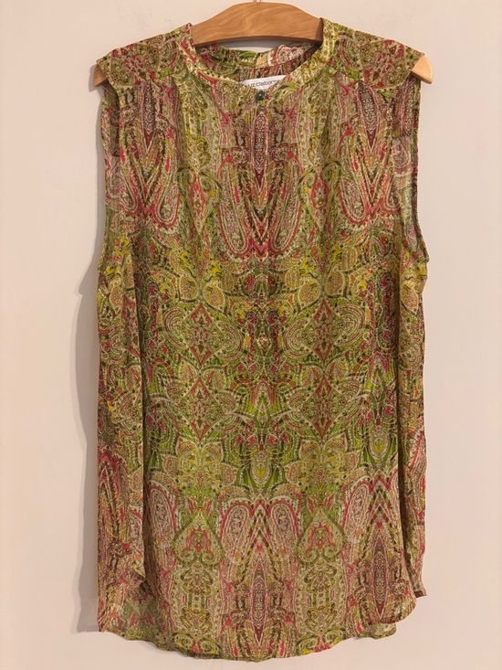Liz Claiborne Tops - Liz Claiborne sleeveless semi sheer paisley-print top with camisole